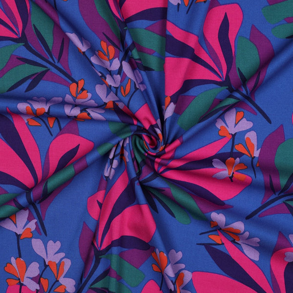 Viscose stretch Spring garden bleu roi et rose créée par Nerida Hansen (Prix pour 10cm)