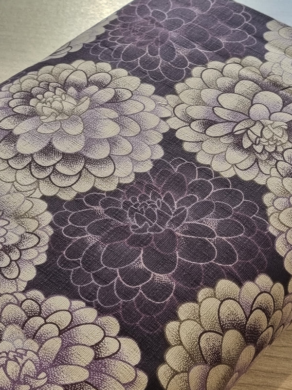 Grand chrysanthème tissu japonais au fond texturé - pourpre (prix pour 10cm)