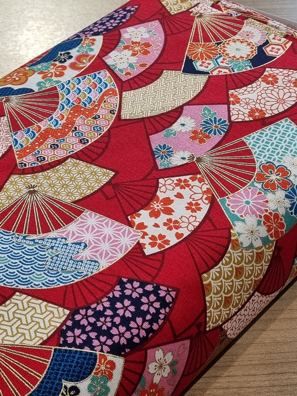 Tissus japonais "Sensu doré" sur fond rouge (prix pour 10cm)