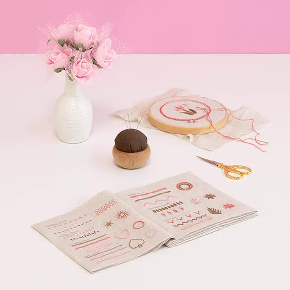 Kit - livre de broderie - 15 points de base couleur rose