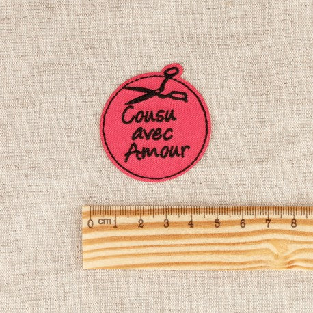 Patch thermocollant Cousu avec amour rose vif - (prix à la pièce)