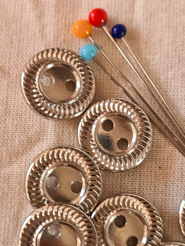 Boutons métal frappé argenté - spirale 12mm (prix à la pièce)