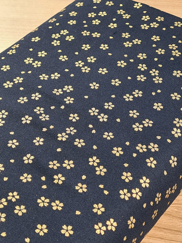 Tissu Fleurs de cerisiers dorées sur fond indigo (prix pour 10cm)